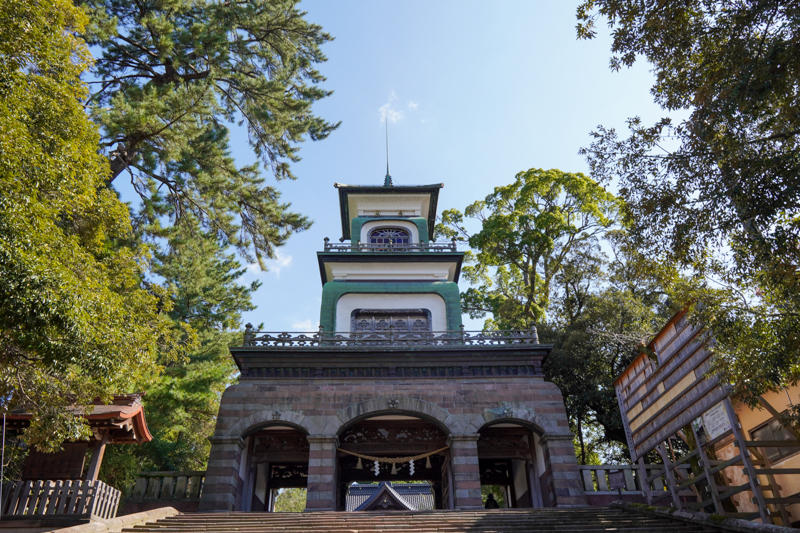 尾山神社_神門.jpg