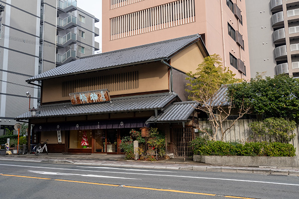 鶴屋吉信の写真_西陣・四つ窓の洋館町家_fujiko_012（京都市上京区北猪熊町）
