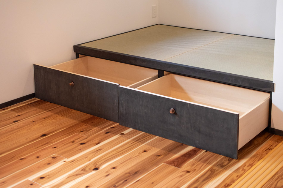 畳スペースの下は収納になっています|2階