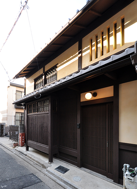 リ・ストック京町家：西陣の織屋建