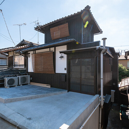 静と動の庭を楽しむ家