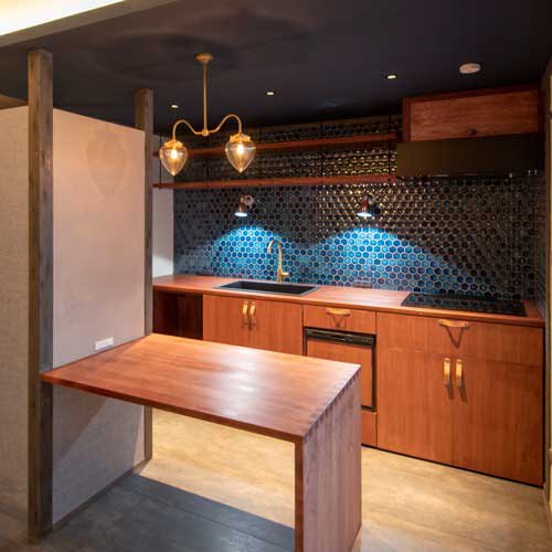 藍を深める京町家