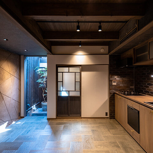 堀川五条 土壁と陰翳の町家