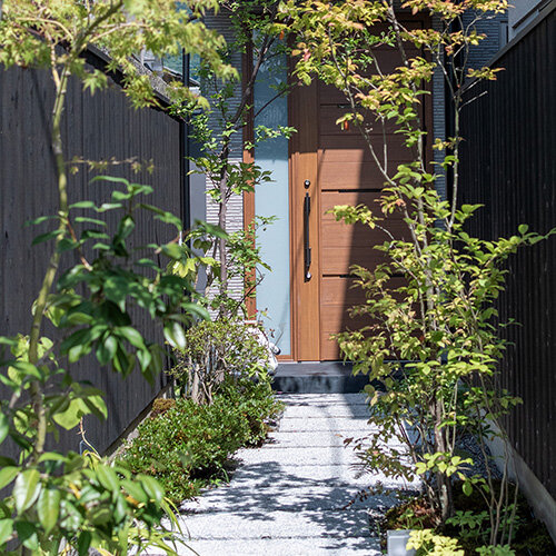 奥にたたずむ、ちょっと気になる家