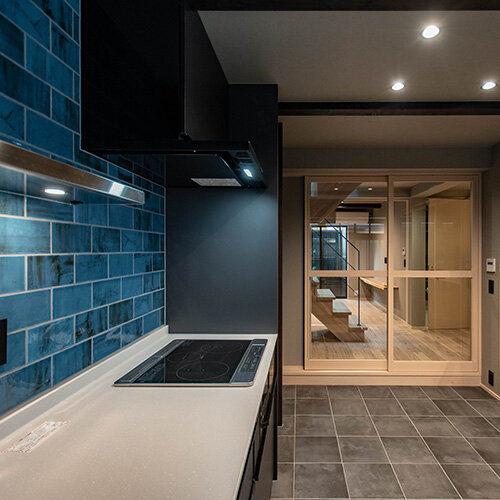 トンネル路地の向こう側 -青藍（せいらん）-