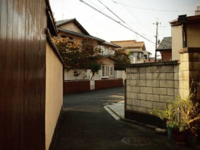 大正ロマン弐号 紅い階段の家