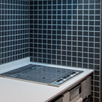 シックですっきりとした印象のキッチン