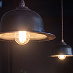 電球色のペンダントライト
