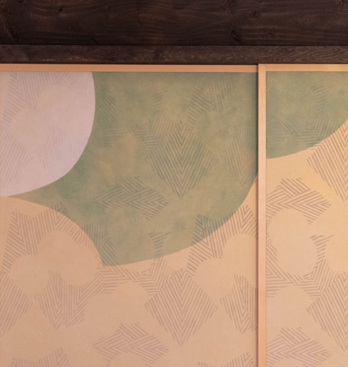 1階唐紙襖の写真_路地に灯る町家 ― 東山光彩 ―（京都市東山区三盛町）