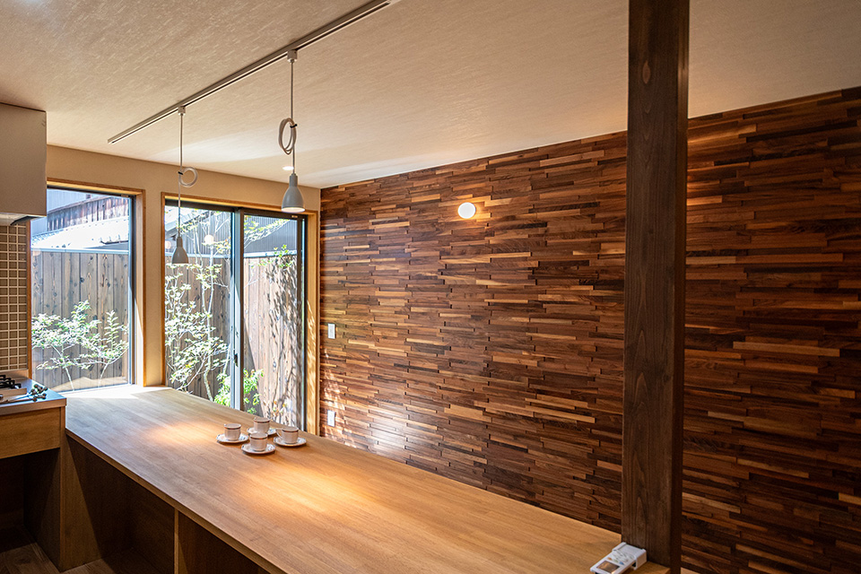 LDK・木目調の壁面
