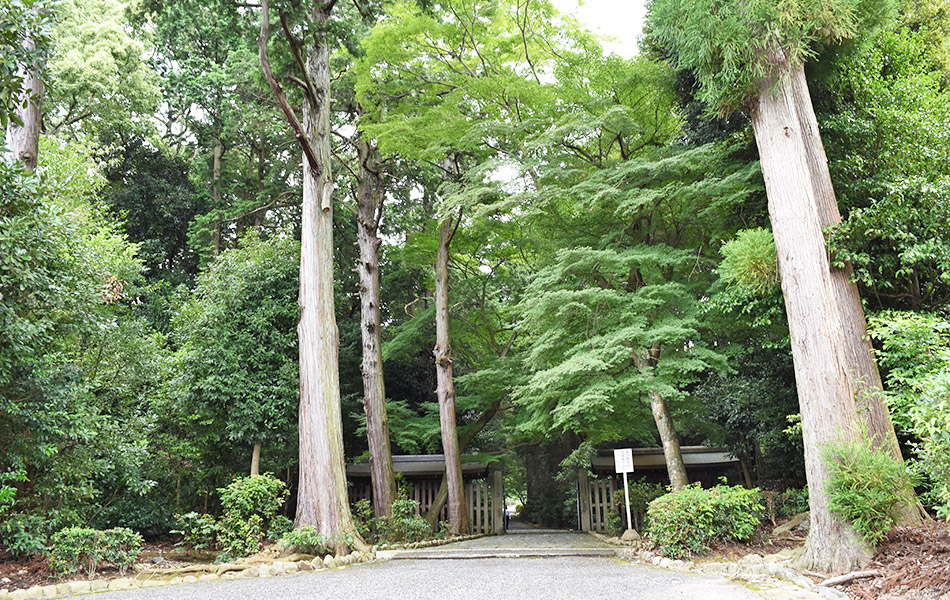 天智天皇山科陵の門